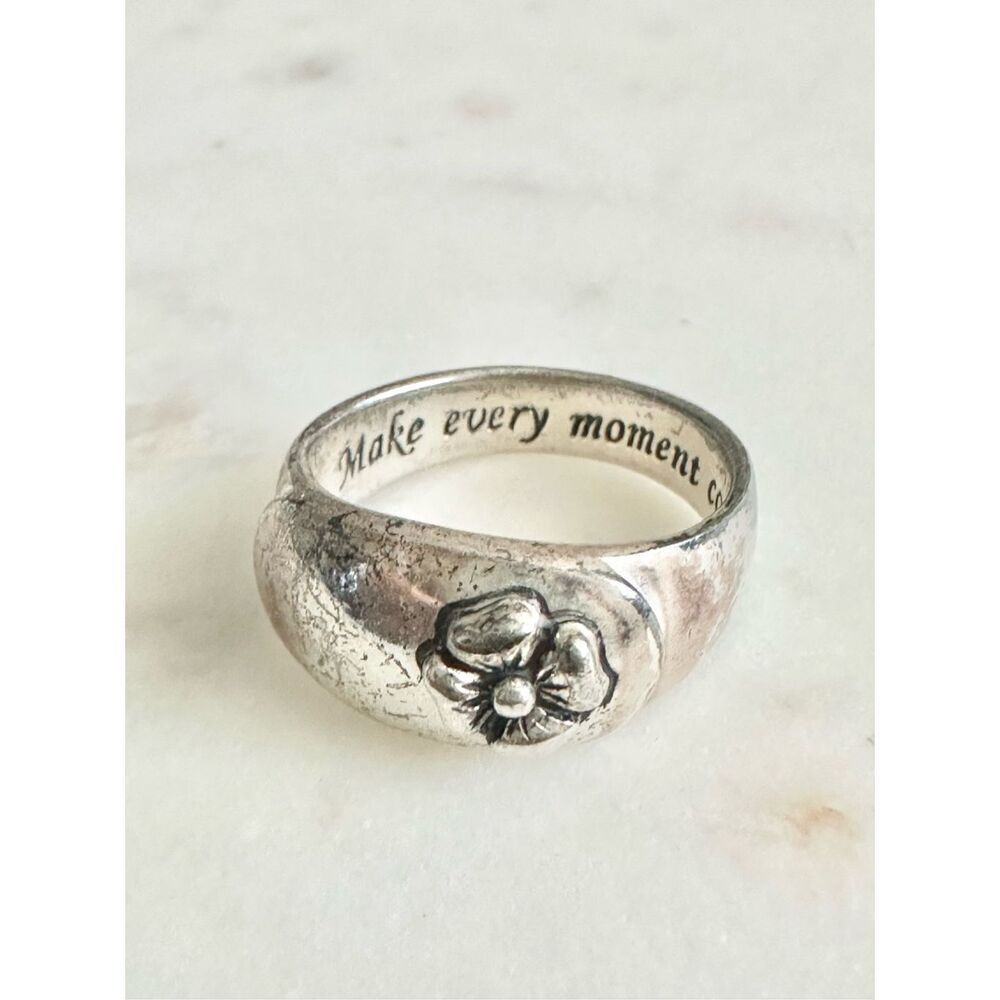 Flower ring that says on the inside make every moment count size 7 1/2 ￼